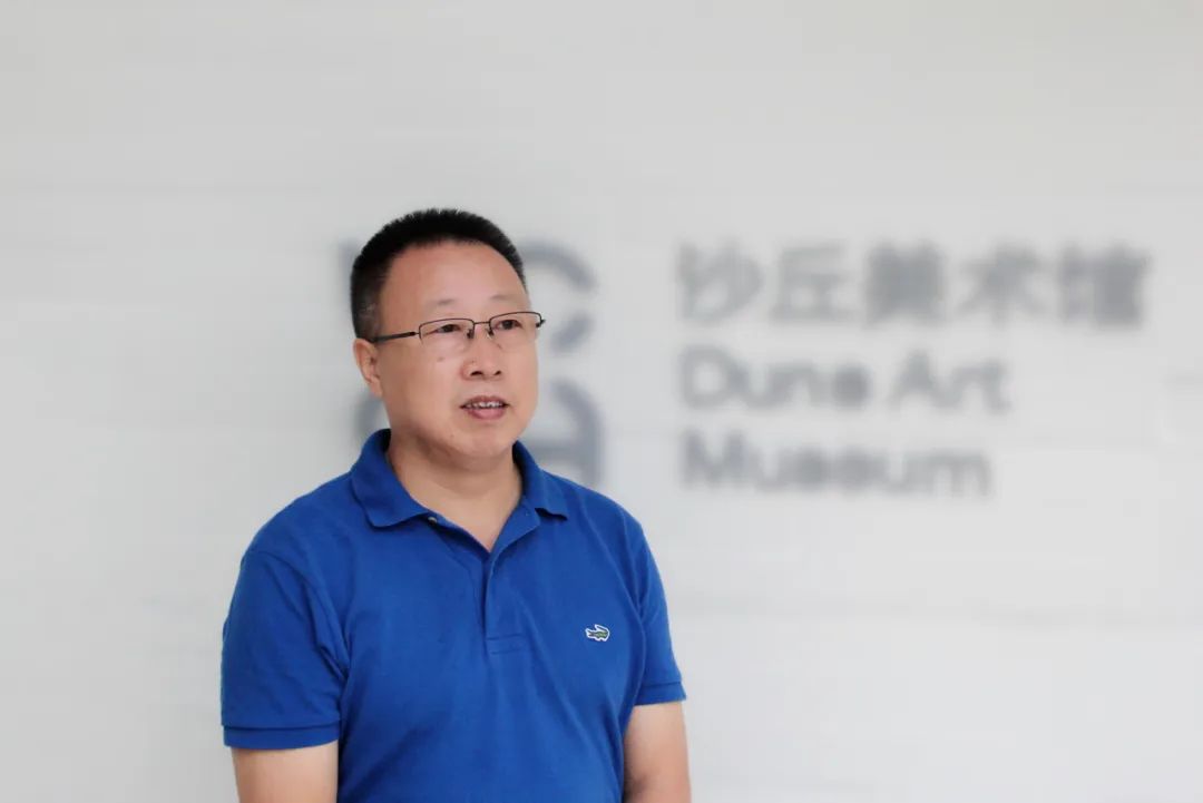 罗振亚，1963年出生，黑龙江讷河人，南开大学文学院教授，博士生导师，南开大学穆旦诗歌研究中心主任。